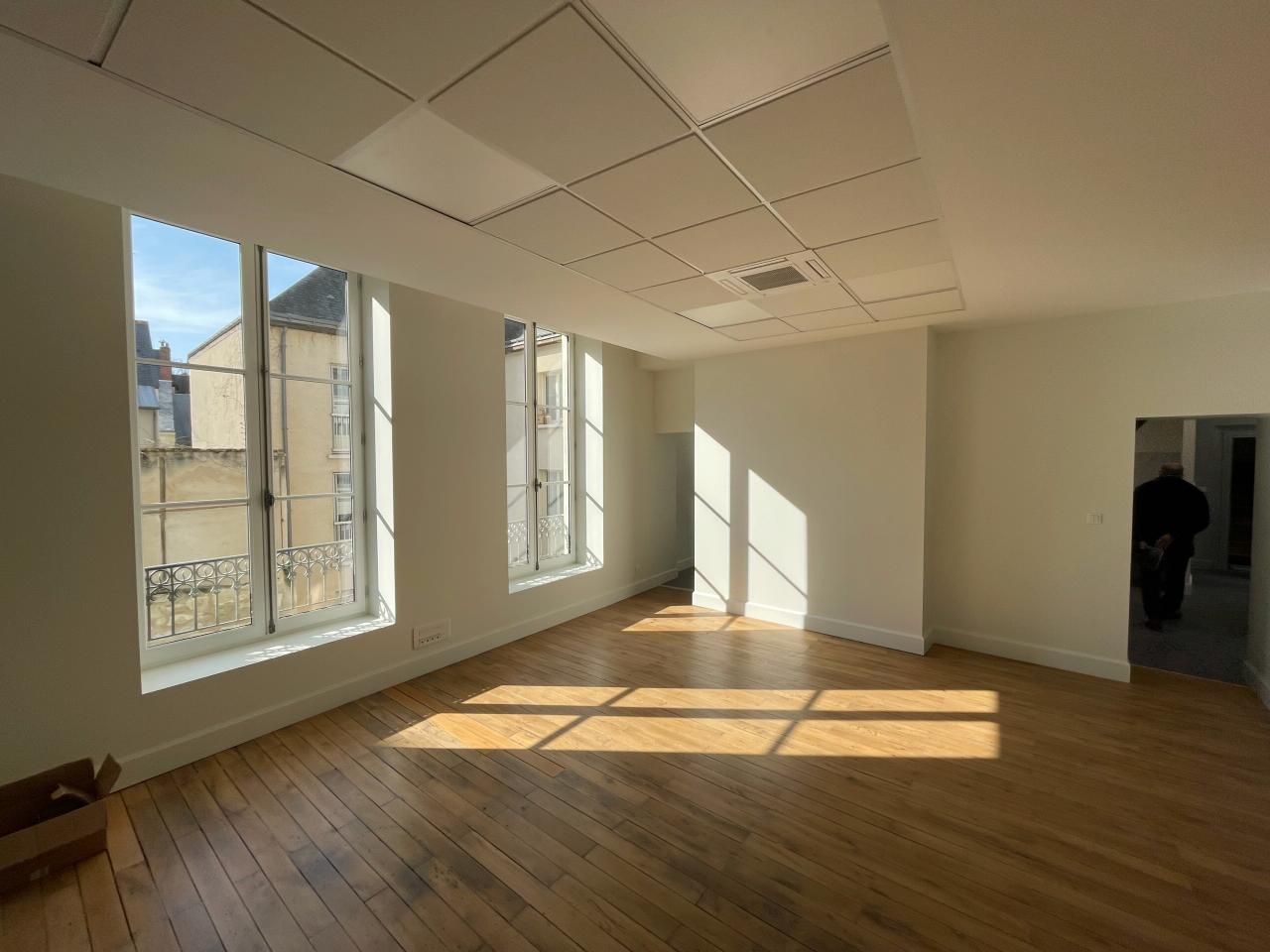 Bureau Tours 444m² Location bureau Tours Indre-et-Loire OLBUR2310745 8